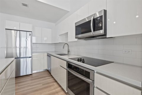 Apartment in Hallandale Beach, Florida 2 bedrooms, 120.49 sq.m. № 2153319 - photo 6