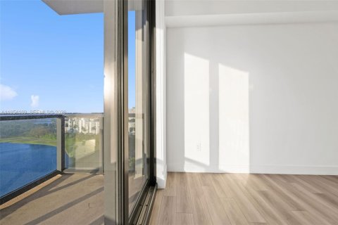 Apartment in Hallandale Beach, Florida 2 bedrooms, 120.49 sq.m. № 2153319 - photo 28