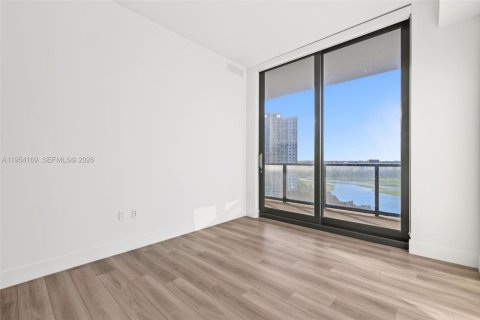 Apartment in Hallandale Beach, Florida 2 bedrooms, 120.49 sq.m. № 2153319 - photo 29