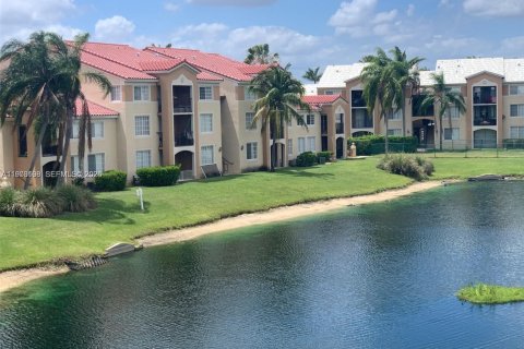 Купить кондоминиум в Мирамар, Флорида 1 спальня, 61.78м2, № 2042812 - фото 3