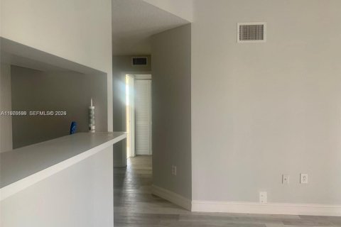 Купить кондоминиум в Мирамар, Флорида 1 спальня, 61.78м2, № 2042812 - фото 10