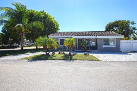 Casa en venta en Pompano Beach, Florida, 3 dormitorios, 113.34 m2 № 2031703 - foto 2