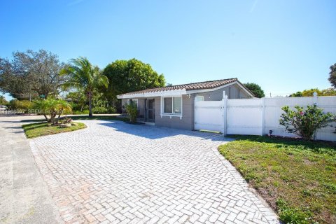 Casa en venta en Pompano Beach, Florida, 3 dormitorios, 113.34 m2 № 2031703 - foto 5