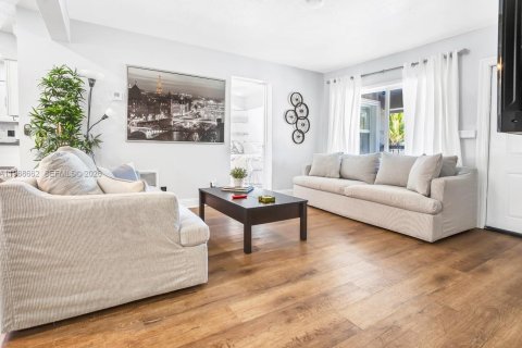 Casa en venta en Pompano Beach, Florida, 3 dormitorios, 113.34 m2 № 2031703 - foto 16