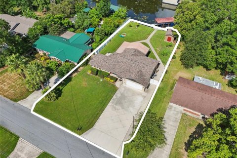 House in Tavares, Florida 2 bedrooms, 114.64 sq.m. № 1816552 - photo 11