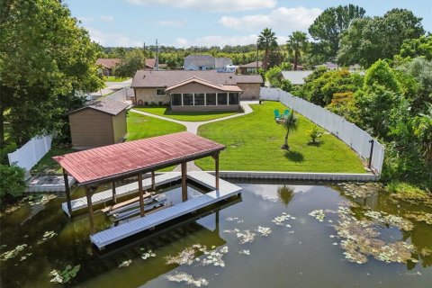 House in Tavares, Florida 2 bedrooms, 114.64 sq.m. № 1816552 - photo 12