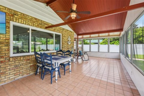 House in Tavares, Florida 2 bedrooms, 114.64 sq.m. № 1816552 - photo 14