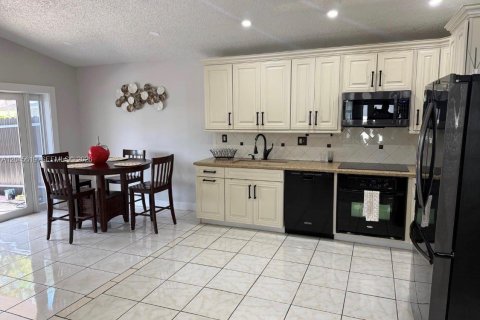 Villa ou maison à vendre à Miami, Floride: 3 chambres, 116.03 m2 № 2176519 - photo 6