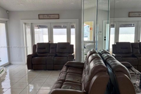 Villa ou maison à vendre à Miami, Floride: 3 chambres, 116.03 m2 № 2176519 - photo 5