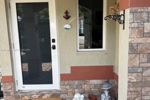 Villa ou maison à vendre à Miami, Floride: 3 chambres, 116.03 m2 № 2176519 - photo 3