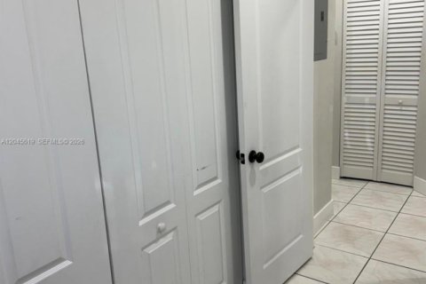 Villa ou maison à vendre à Miami, Floride: 3 chambres, 116.03 m2 № 2176519 - photo 14