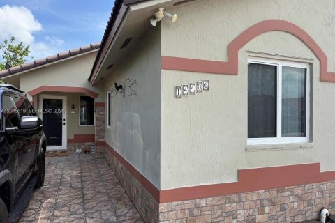 Villa ou maison à vendre à Miami, Floride: 3 chambres, 116.03 m2 № 2176519 - photo 2
