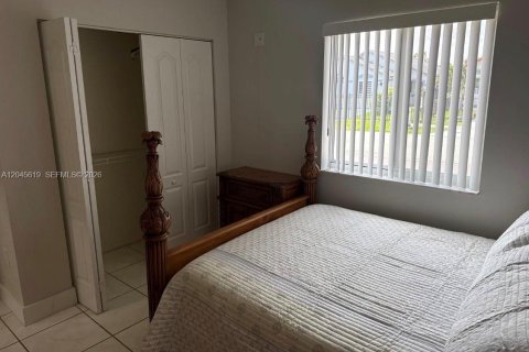 Villa ou maison à vendre à Miami, Floride: 3 chambres, 116.03 m2 № 2176519 - photo 10