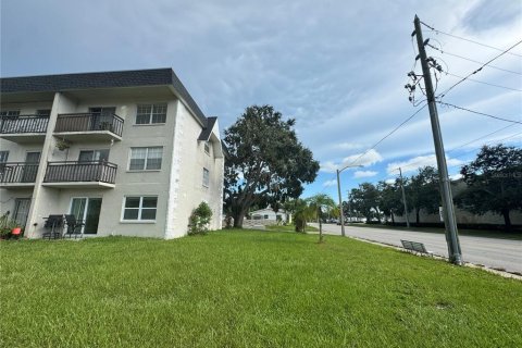 Commercial property in Saint Petersburg, Florida 20 bedrooms, 1224.73 sq.m. № 1857708 - photo 21