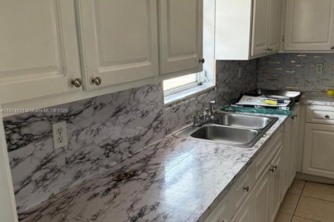 Снять в аренду виллу или дом в Мирамар, Флорида 2 спальни, 97.55м2, № 1921880 - фото 28