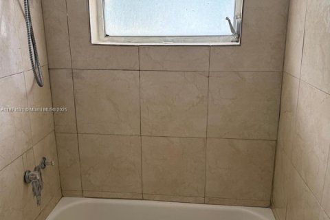 Снять в аренду виллу или дом в Мирамар, Флорида 2 спальни, 97.55м2, № 1921880 - фото 11