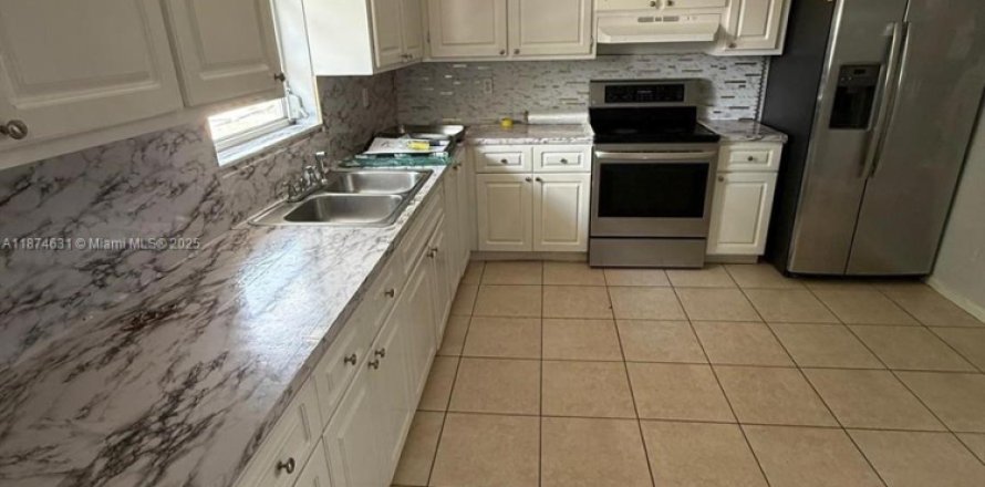 Дом в Мирамар, Флорида 2 спальни, 97.55м2 № 1921880