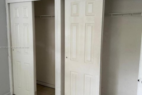 Снять в аренду виллу или дом в Мирамар, Флорида 2 спальни, 97.55м2, № 1921880 - фото 17