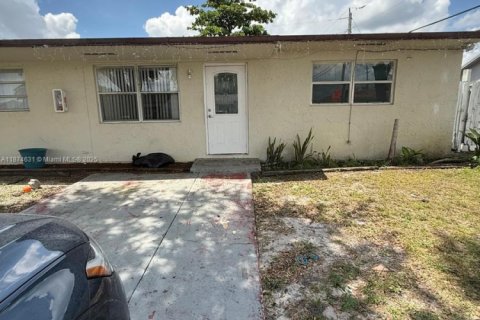 Снять в аренду виллу или дом в Мирамар, Флорида 2 спальни, 97.55м2, № 1921880 - фото 20