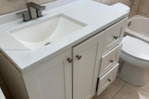 Снять в аренду виллу или дом в Мирамар, Флорида 2 спальни, 97.55м2, № 1921880 - фото 13