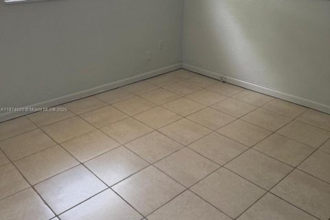 Снять в аренду виллу или дом в Мирамар, Флорида 2 спальни, 97.55м2, № 1921880 - фото 29