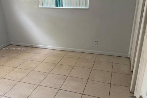 Снять в аренду виллу или дом в Мирамар, Флорида 2 спальни, 97.55м2, № 1921880 - фото 15