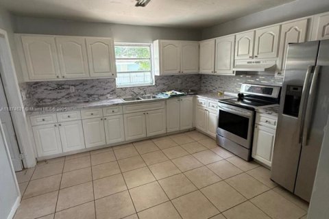 Снять в аренду виллу или дом в Мирамар, Флорида 2 спальни, 97.55м2, № 1921880 - фото 5