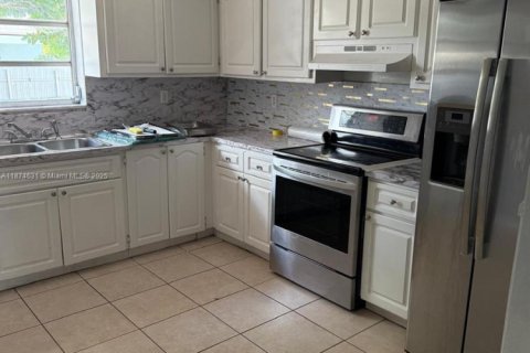 Снять в аренду виллу или дом в Мирамар, Флорида 2 спальни, 97.55м2, № 1921880 - фото 6