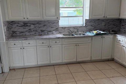 Снять в аренду виллу или дом в Мирамар, Флорида 2 спальни, 97.55м2, № 1921880 - фото 8