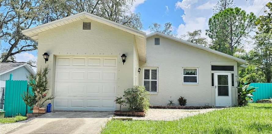 House in Tarpon Springs, Florida 3 bedrooms, 104.61 sq.m. № 1883218