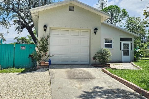 House in Tarpon Springs, Florida 3 bedrooms, 104.61 sq.m. № 1883218 - photo 2