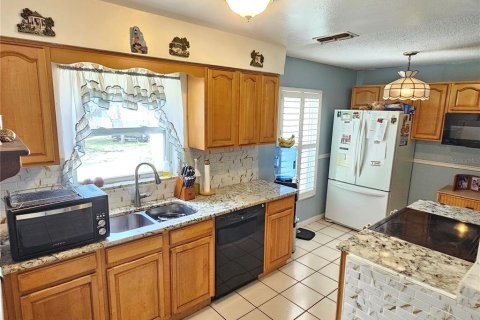House in Tarpon Springs, Florida 3 bedrooms, 104.61 sq.m. № 1883218 - photo 5