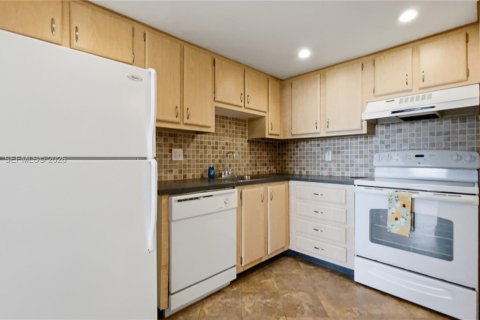 Condo in Pembroke Pines, Florida, 1 bedroom  № 2177513 - photo 5