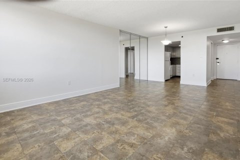 Condo in Pembroke Pines, Florida, 1 bedroom  № 2177513 - photo 28