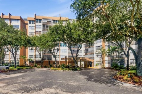 Condo in Pembroke Pines, Florida, 1 bedroom  № 2177513 - photo 24