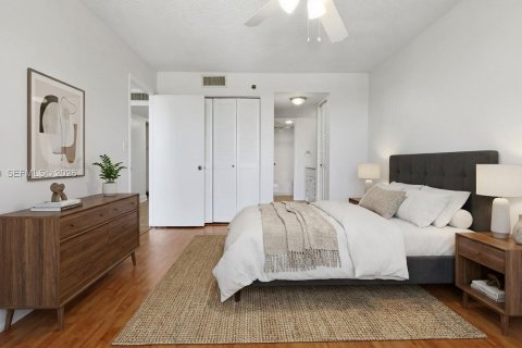 Condo in Pembroke Pines, Florida, 1 bedroom  № 2177513 - photo 7