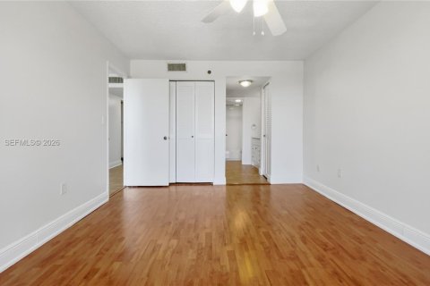 Condo in Pembroke Pines, Florida, 1 bedroom  № 2177513 - photo 30