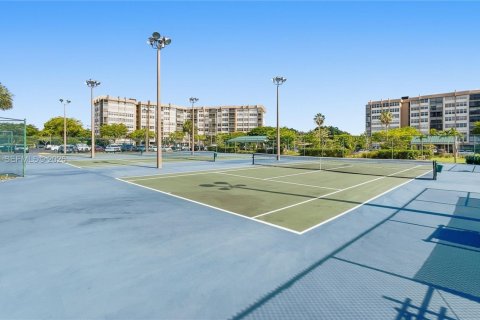 Condo in Pembroke Pines, Florida, 1 bedroom  № 2177513 - photo 14