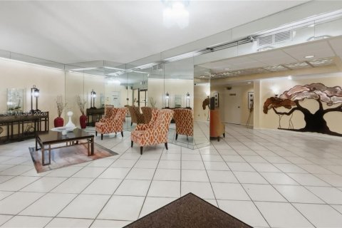 Condo in Pembroke Pines, Florida, 1 bedroom  № 2177513 - photo 22