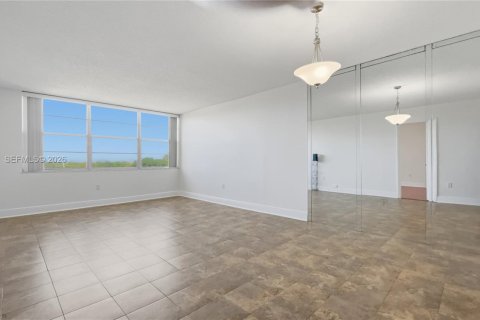 Condo in Pembroke Pines, Florida, 1 bedroom  № 2177513 - photo 27