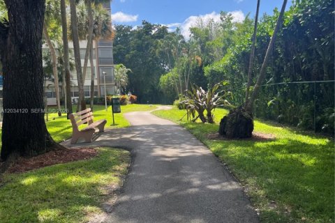 Condo in Pembroke Pines, Florida, 1 bedroom  № 2177513 - photo 18
