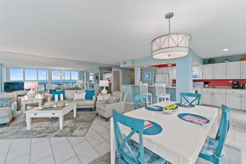 Condo in Hutchinson Island South, Florida, 2 bedrooms  № 1935800 - photo 9