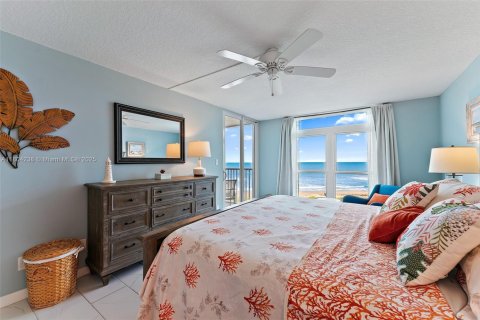 Condo in Hutchinson Island South, Florida, 2 bedrooms  № 1935800 - photo 18