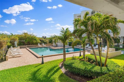 Condo in Hutchinson Island South, Florida, 2 bedrooms  № 1935800 - photo 3