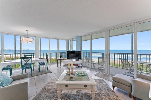 Condo in Hutchinson Island South, Florida, 2 bedrooms  № 1935800 - photo 5