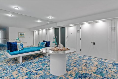 Condo in Hutchinson Island South, Florida, 2 bedrooms  № 1935800 - photo 30