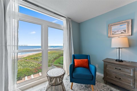 Condo in Hutchinson Island South, Florida, 2 bedrooms  № 1935800 - photo 20
