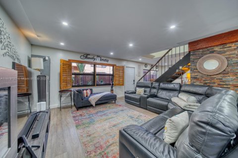 Condo in Miami, Florida, 3 bedrooms  № 1938750 - photo 17