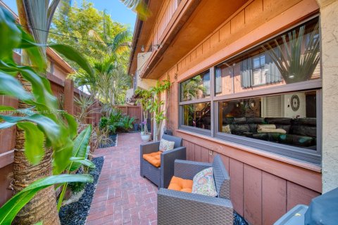 Condo in Miami, Florida, 3 bedrooms  № 1938750 - photo 2