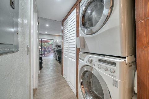 Condo in Miami, Florida, 3 bedrooms  № 1938750 - photo 23